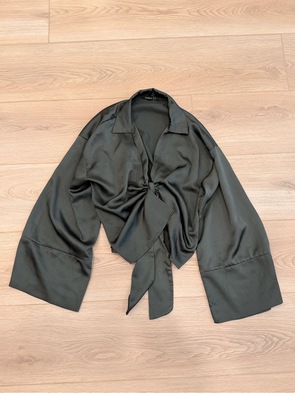 EUC Boohoo Tie-Front Blouse